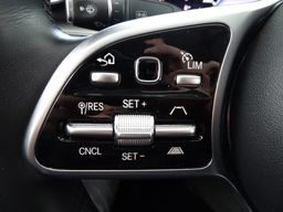 Notranja slika - Mercedes-Benz E-Razred - E 300 2.0 143kW 9G.NEMŠKI.KAMERA.ACC.USNJE - 24 - Predogledna slika