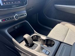 Zunanja slika - Volvo XC40 - B3  P  163hp Core 3 leta garancije + 3 servisi - 11 - Predogledna slika