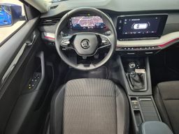 Notranja slika - Škoda Octavia - Combi Active 2.0 TDI - 8 - Predogledna slika