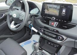 Zunanja slika - Hyundai i30 Wagon - 1.5 MPI 96 STYLE°16ALU˘Winter°RAC°rg° ZALOGA ° - 9 - Predogledna slika