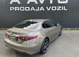 Zunanja slika - Alfa Romeo Giulia - 2.2   150ks - 19COL-KAMERA-2xPDC-  FINANCIRANJE - 6 - Predogledna slika