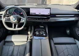 Zunanja slika - BMW serija 5 Touring: - 520d M-SPORT HEAD-UP ACC LED HARMAN 360 Vl. Klj - 7 - Predogledna slika