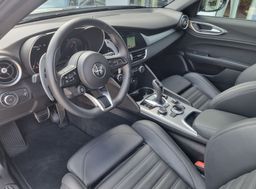 Zunanja slika - Alfa Romeo Giulia - 2.0 Turbo 280 Q4 Veloce - KOT NOVO - SAMO 9.022KM - 7 - Predogledna slika