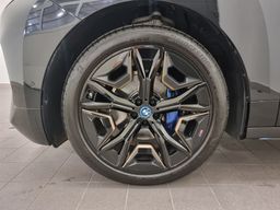 Zunanja slika - BMW iX - xDrive40 - 4 - Predogledna slika