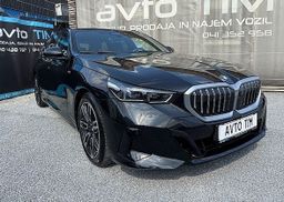 Zunanja slika - BMW serija 5 Touring: - 520d M-SPORT HEAD-UP ACC LED HARMAN 360 Vl. Klj - 1 - Predogledna slika