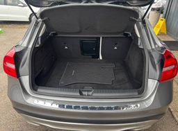 Zunanja slika - Mercedes-Benz GLA-Razred - STYLE°1.LAST°SLO°LED°DIG.KLIMA°PARK.SEN°96.000 KM - 8 - Predogledna slika