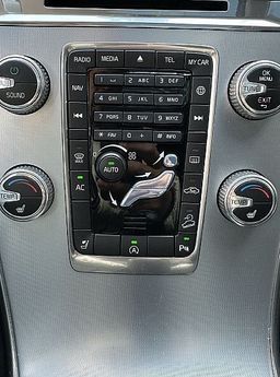 Zunanja slika - Volvo XC60 - D4 A AWD  Momentum-PANORAMA+GRET.SEDEŽEV-BIXENON - 10 - Predogledna slika