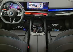 Zunanja slika - BMW Serija 5 - Touring: 540d-XD-M-PAKET-ICONIC-PANO-HLA-SE-360-KAM-ACC- - 10 - Predogledna slika