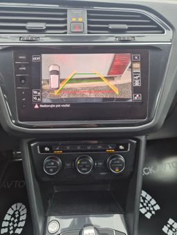 Notranja slika - VW Tiguan - 4motion 2,0 TDI BMT Highline DSG - 10 - Predogledna slika