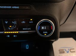 Zunanja slika - Ford Focus - 1.5-TITANIUM-LED-NAVI-2X-PDC-LINE-ASS-TEMP-ODLIČ.. - 19 - Predogledna slika