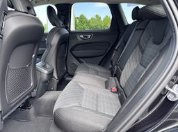 Zunanja slika - Volvo XC60 - B5P  Core AT AWD 3 leta garancije + 3 servisi - 8 - Predogledna slika