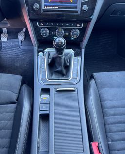 Zunanja slika - VW Passat - Variant 2.0TDI R line BT Navi Kljuka LED Alu Gretjesed x4 - 11 - Predogledna slika