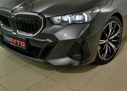 Zunanja slika - BMW Serija 5 - Touring: 540d-XD-M-PAKET-ICONIC-PANO-HLA-SE-360-KAM-ACC- - 8 - Predogledna slika