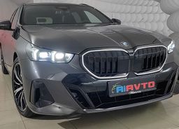 Zunanja slika - BMW Serija 5 - Touring: 540d-XD-M-PAKET-ICONIC-PANO-HLA-SE-360-KAM-ACC- - 1 - Predogledna slika