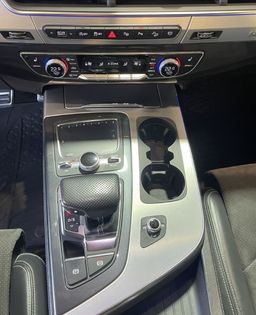 Zunanja slika - Audi Q7 - ZRAČNO-HUD-PANO-NAVI-MEMORY-ALCANTARA-VIRTUAL-22C - 13 - Predogledna slika