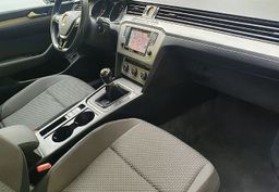 Zunanja slika - VW Passat - 1.6 TDI 120ks °NAVIGACIJA° °2x PDC° °TEMPOMAT° - 9 - Predogledna slika