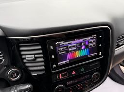 Zunanja slika - Mitsubishi Outlander - 2.2 DI-D 4WD AUT INSTYLE 7SEDEŽEV XENON ACC KAMERA - 19 - Predogledna slika
