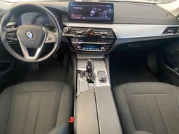 Notranja slika - BMW Serija 5 - 520d Touring AVT+NAVI+LED+PDC+JAMSTVO - 9 - Predogledna slika