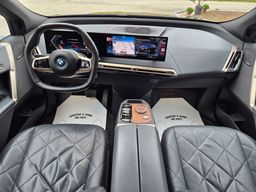 Notranja slika - BMW iX - xDrive40 Sport - 9 - Predogledna slika