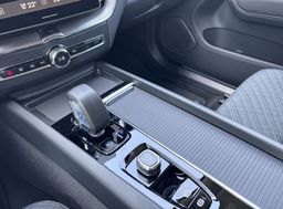 Zunanja slika - Volvo XC60 - B5P  Core AT AWD 3 leta garancije + 3 servisi - 12 - Predogledna slika