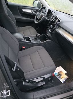 Zunanja slika - Volvo XC40 - D3 Momentum Pro FULLED•LANE•VIRTUAL•GRETJE•KEYLESS - 6 - Predogledna slika