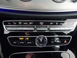 Zunanja slika - Mercedes-Benz E-Razred - E 300 2.0 143kW 9G.NEMŠKI.KAMERA.ACC.USNJE - 15 - Predogledna slika