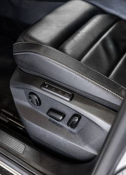 Zunanja slika - VW T-Roc - R LINE-VIRTUAL-RADAR-KEYLESS-MEMORY-NAVI-LED-LANE - 16 - Predogledna slika