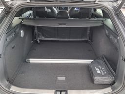 Notranja slika - VW Passat - Variant 1.5 eTSI R-Line DSG 110kW - 13 - Predogledna slika