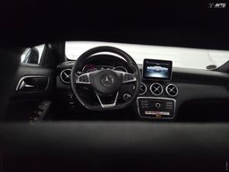 Notranja slika - Mercedes-Benz A-Razred - A 200 d 4MATIC AMG Line Avt. - 16 - Predogledna slika