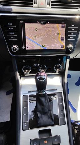 Zunanja slika - Škoda Superb - 2.0 TDI  Combi DSG 110 kW PDC-ACC-MRTVI KOT - 11 - Predogledna slika