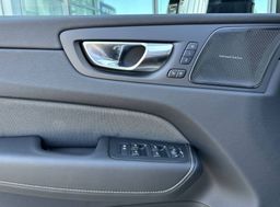 Zunanja slika - Volvo XC60 - B5  P  AWD Ultra Black Edition... - 13 - Predogledna slika