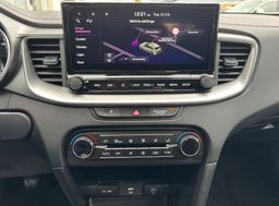 Zunanja slika - KIA Ceed - SW 1.5 T-GDi LX Champion+ ISG. M T 103 kW - 17 - Predogledna slika