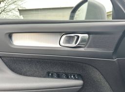 Zunanja slika - Volvo XC40 - B3 P Core AT DCT - 12 - Predogledna slika