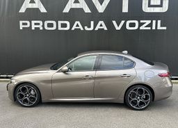 Zunanja slika - Alfa Romeo Giulia - 2.2   150ks - 19COL-KAMERA-2xPDC-  FINANCIRANJE - 4 - Predogledna slika