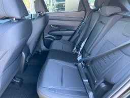 Notranja slika - Hyundai Tucson - 1.6 T-GDI STYLE / 18'', Winter, LED - 9 - Predogledna slika