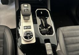 Zunanja slika - Mitsubishi Outlander - 2.4 PHEV Intense Auto - 7.000 EUR AKCIJA - - 12 - Predogledna slika