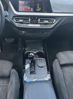 Zunanja slika - BMW Serija 1 - : 118d AVT.MSPORT-PANORAMA-KAMERA-KEYLESS-19COL-HUD - 9 - Predogledna slika