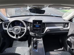 Zunanja slika - Volvo XC60 - B5P  Core AT AWD 3 leta garancije + 3 servisi - 9 - Predogledna slika