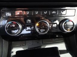 Notranja slika - Škoda Superb - 2.0 TDI Style Comb DSG 4X4 140 kW.NEMŠKI.USNJE.ACC - 23 - Predogledna slika