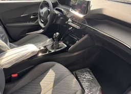 Zunanja slika - Peugeot 2008 - ALLURE PureTech 100 + Bon za zimske gume - 12 - Predogledna slika