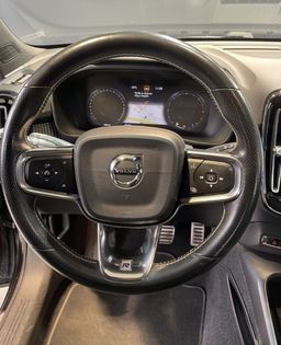 Zunanja slika - Volvo XC40 - D4-AWD-R-DESIGN-PANO-NAVI-ACC-MEMORY-HARMAN-360KAM - 17 - Predogledna slika