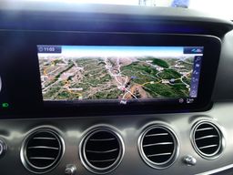 Notranja slika - Mercedes-Benz E-Razred - E 300 2.0 143kW 9G.NEMŠKI.KAMERA.ACC.USNJE - 28 - Predogledna slika