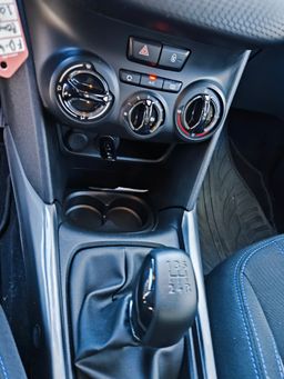 Notranja slika - Peugeot - 2008 1,2 PureTech 82 Style - 9 - Predogledna slika