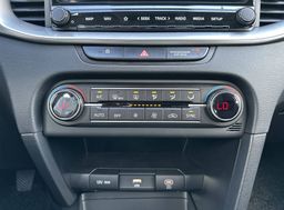 Zunanja slika - KIA Ceed - SW 1.5 T-GDi LX Champion+ ISG. M T - 18 - Predogledna slika