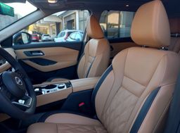 Notranja slika - Nissan X-Trail - HEV E-4ORCE 213 TEKNA+ - 9 - Predogledna slika