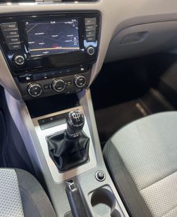 Zunanja slika - Škoda Octavia - VELIK SERVIS-NAVIGACIJA-TEMPOMAT-PDC-ALU-AVT.KLIMA - 11 - Predogledna slika