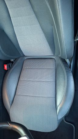 Notranja slika - Mercedes-Benz E-Razred - E 220 d T AMG Line Avt. - 7 - Predogledna slika