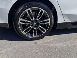 Zunanja slika - BMW i5 - xDrive40 - 7 - Predogledna slika