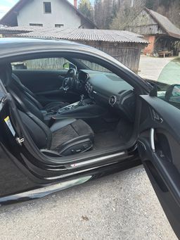 Notranja slika - Audi TT - Coupé 2,0 TFSI quaro S tronic - 5 - Predogledna slika