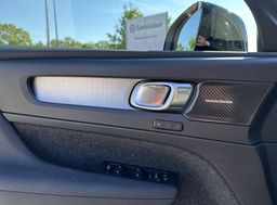 Zunanja slika - Volvo XC40 - B3P Plus Dark Avt. - 13 - Predogledna slika